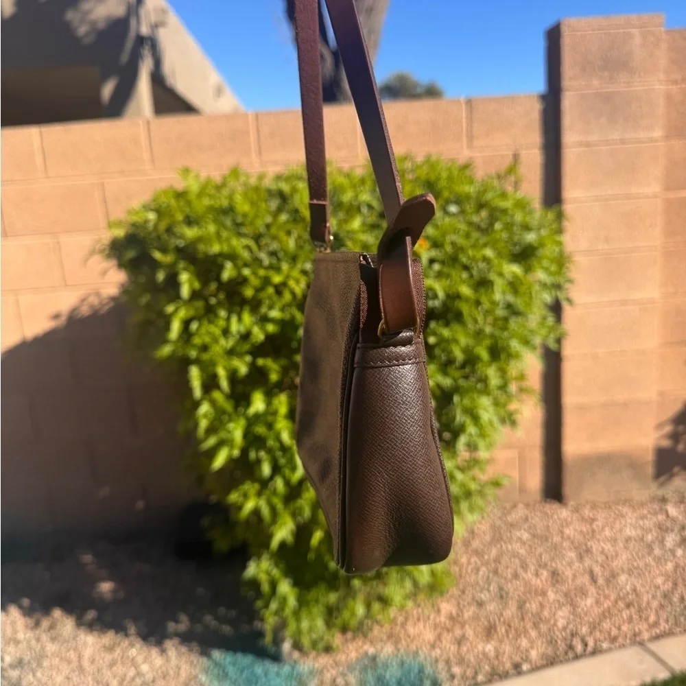 Authentic Louis Vuitton Damier Ebene Pochette handbag
